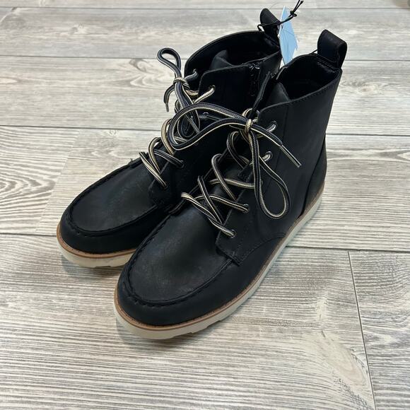 Cat & Jack Boys' Bosley Boots: Rugged Yet Refined Classic Style Size 5 NWT - Picture 6 of 6